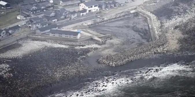 日本地震導致部分海域變陸地